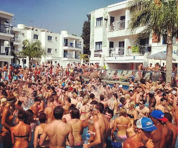 Tsokkos Holidays Aparthotel 3*