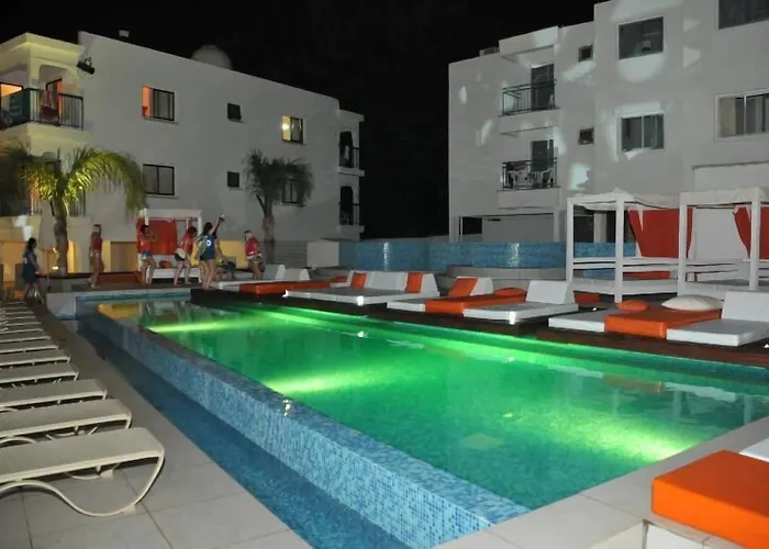 Lägenhetshotell Tsokkos Holidays 3*