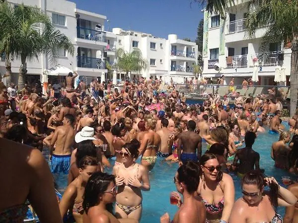 Lägenhetshotell Tsokkos Holidays